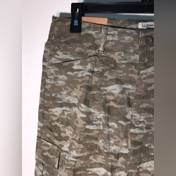 $79 LL Bean Women's size 12 Favorite Fit Stretch Canvas Cargo Pants Camouflage - Picture 3 of 12